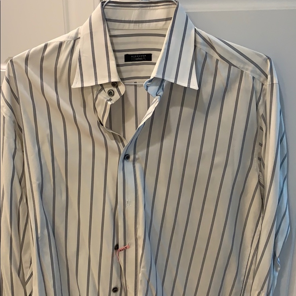 Isaia dress shirt: slight discoloration on collar